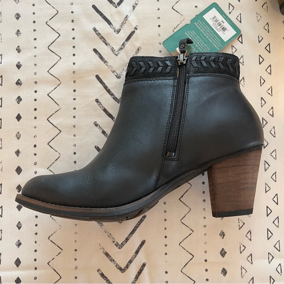 NWT Olukai Kamahoi Black Booties - Picture 8 of 9